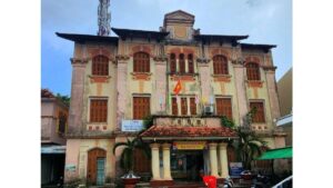 The pink and cream colonial-era facade of the main Vietnam Post branch in Duong Dong, Phu Quoc