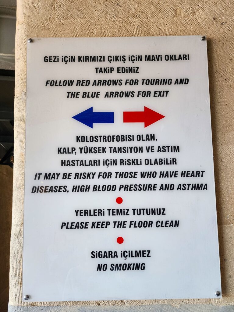 Red and blue route arrows inside Kaymaklı Underground City