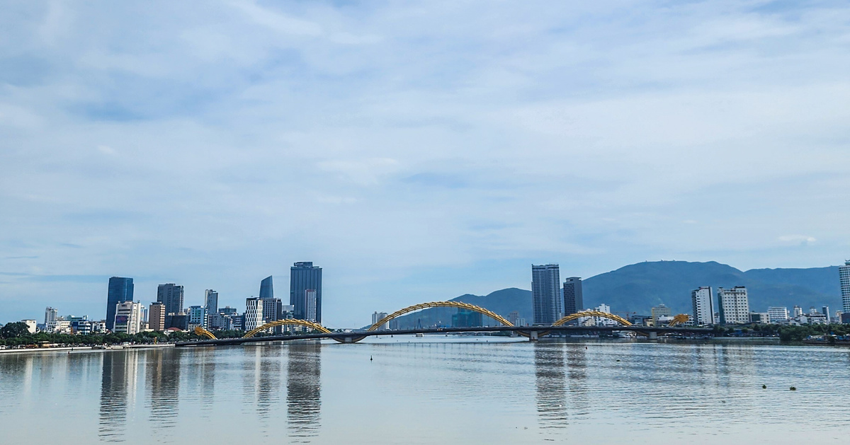 Dragon Bridge Da Nang: Fire Show Times & Best Viewing Spots