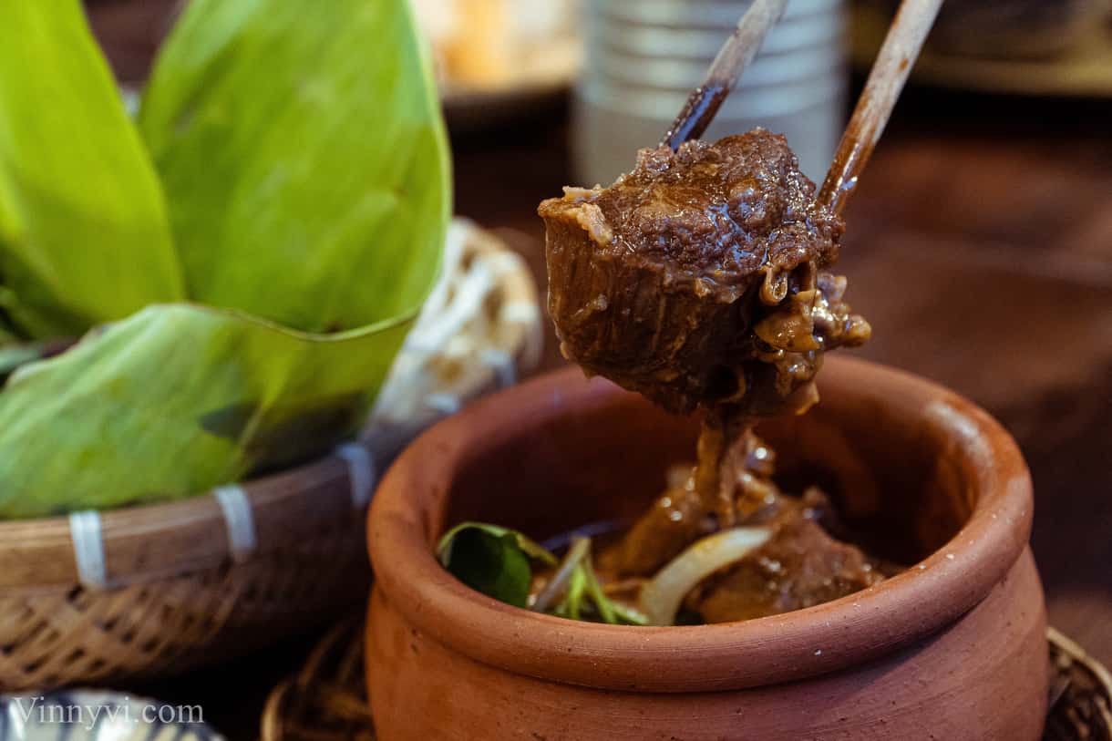 Bo kho and Vietnamese bread photographed from above